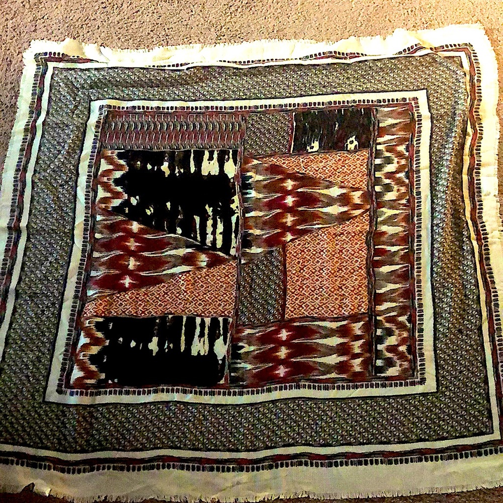 NWOT- BEAUTIFUL DESIGNER SCARF.